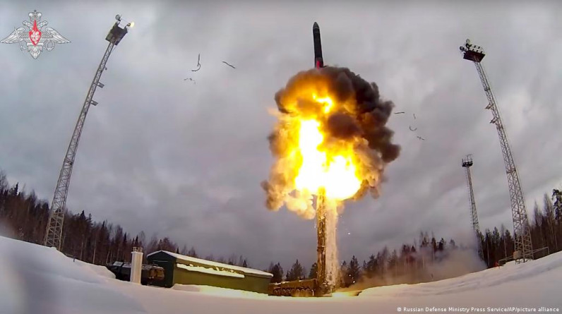 روسيا تعيد الحديث عن خيار استخدام النووي وأوكرانيا تعلن التأهب الجوي العام